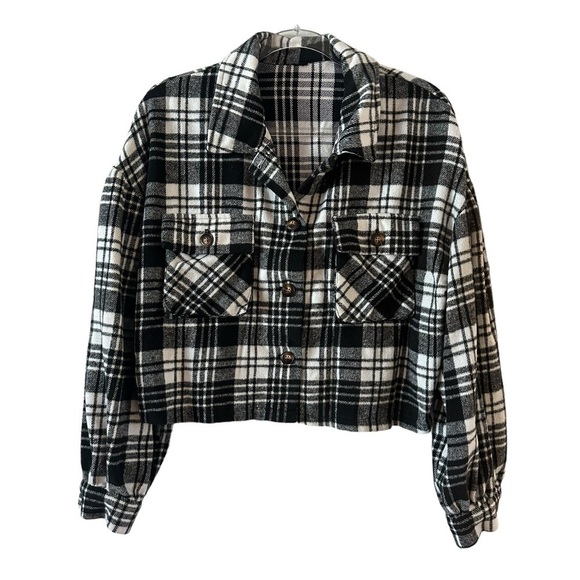 Tops - NWOT cropped shacket long sleeve flannel black white plaid button down oversized